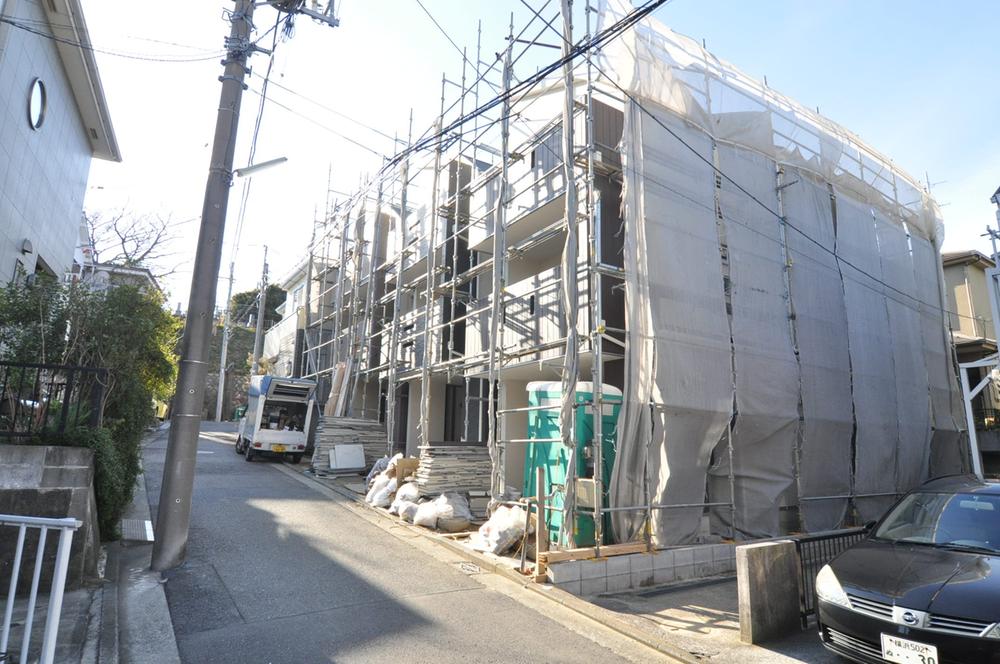 Local photos, including front road. Local (12 May 2013) Shooting