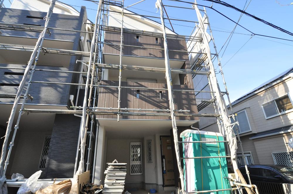 Local appearance photo. Building 3