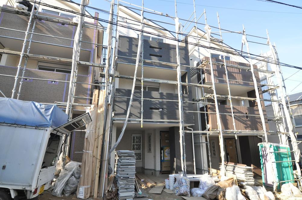 Local appearance photo. Building 2