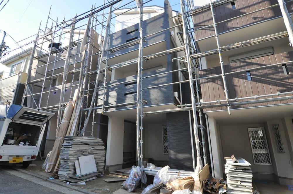 Local appearance photo. Local (12 May 2013) Shooting