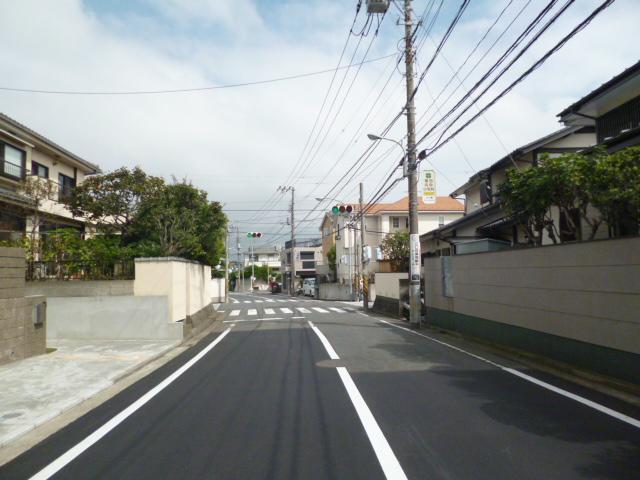 Local photos, including front road. Local (10 May 2013) Shooting