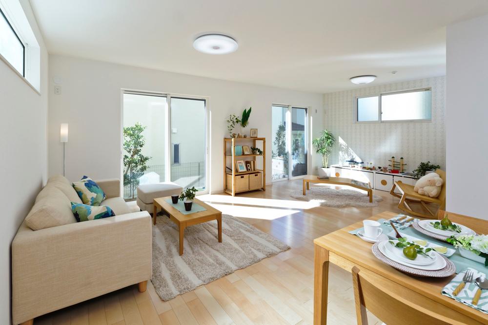 Living. Living-dining ((2013 November shooting) Sun plug widely spacious living