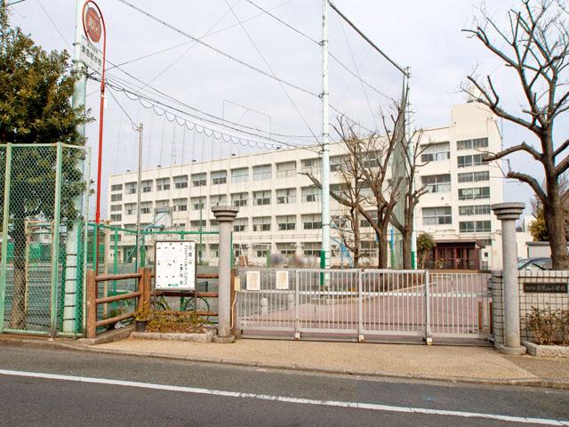 Primary school. 746m to Yokohama Municipal Higiriyama Elementary School