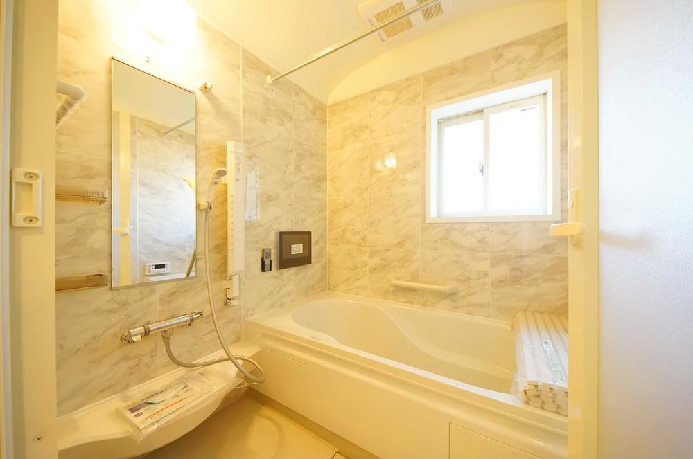 Bathroom. Indoor (11 May 2013) Shooting, Mist sauna and a system bus with a 12-inch TV.