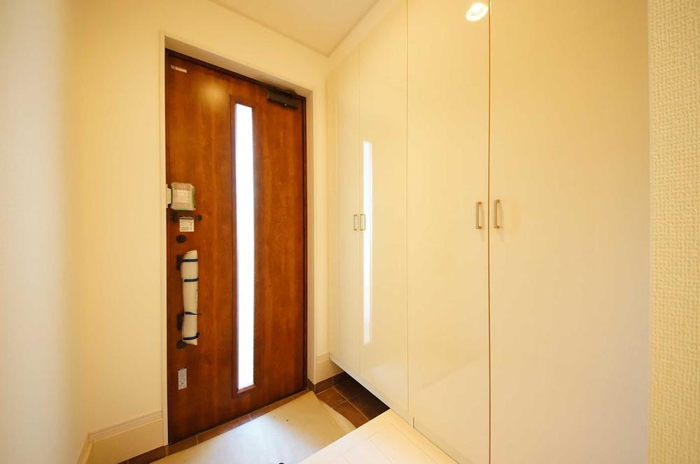 Other introspection. Indoor (11 May 2013) Shooting, Is the bright entrance hall take daylighting.