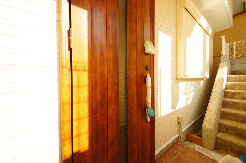 Entrance. Local (11 May 2013) Shooting, It is the entrance door of the stylish Sulfur butterfly.