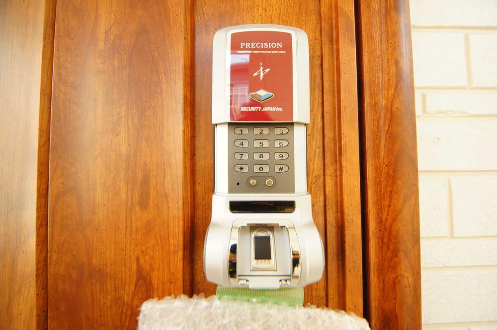 Other. Comes standard established a fingerprint authentication keys with a high level of safety.