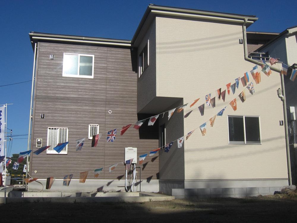 Local appearance photo. Local 1 Building. (October 2013) Shooting