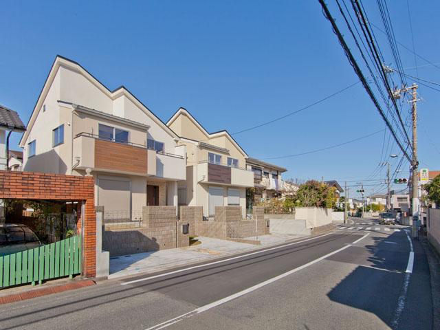 Local photos, including front road. Local (11 May 2013) Shooting