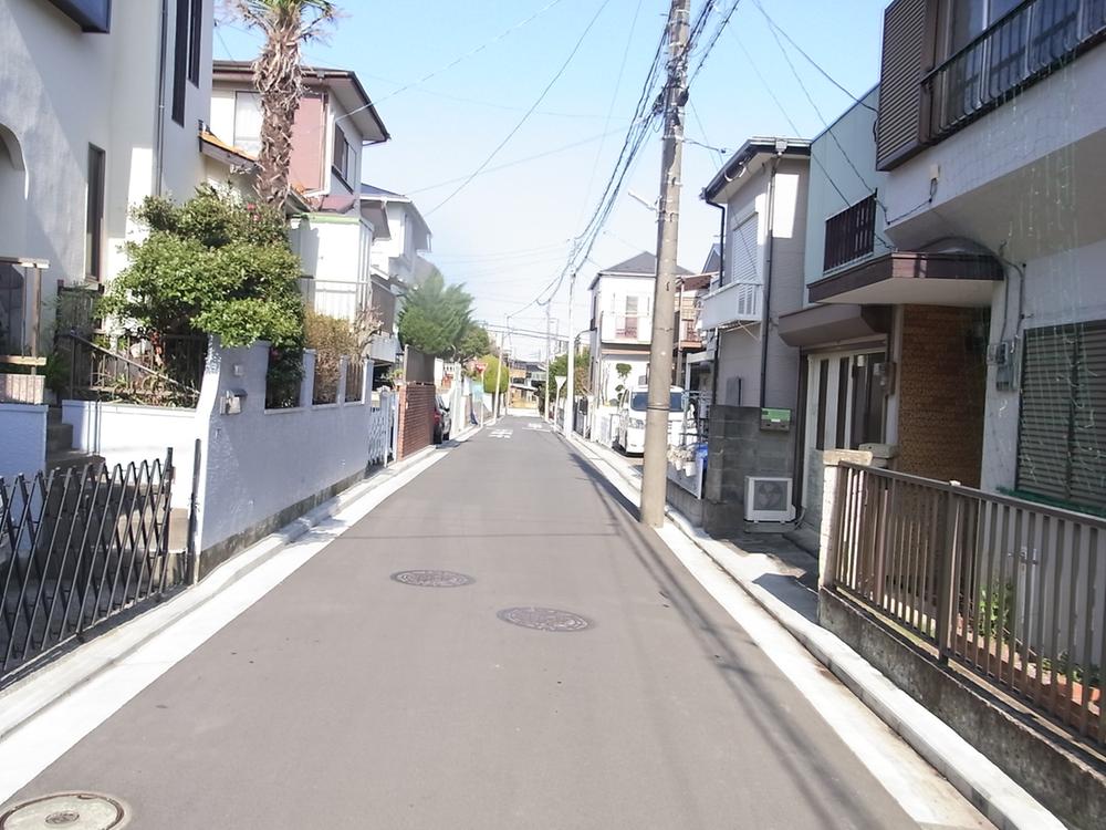 Local photos, including front road. Local (February 2013) Shooting