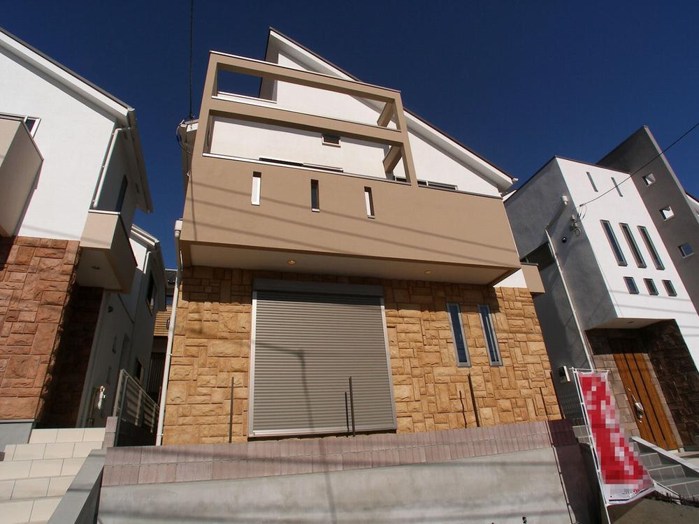 Local appearance photo. Local (11 May 2013) Shooting