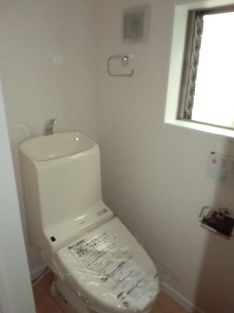 Toilet. Indoor (July 2013) Shooting