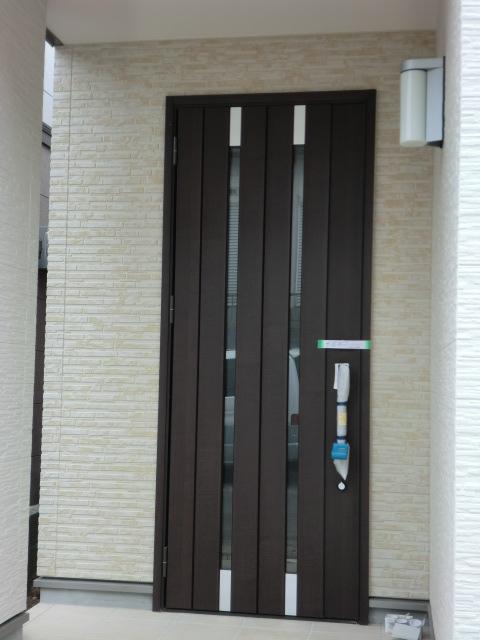 Entrance. Local (July 2013) Shooting