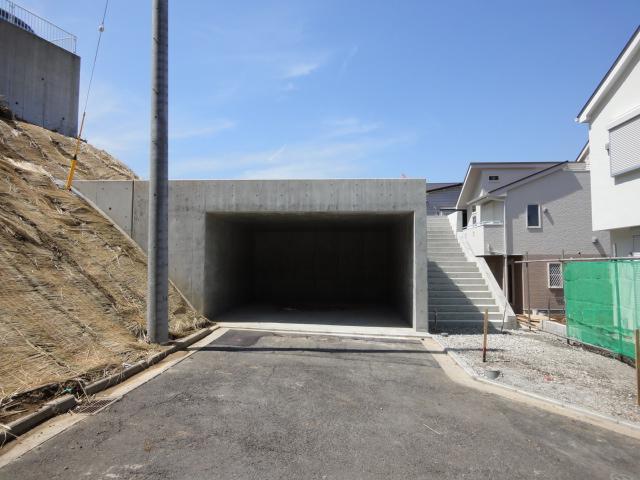 Local photos, including front road. Underground garage