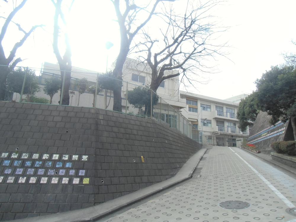 Primary school. 681m to Yokohama Municipal phase Takeyama Elementary School