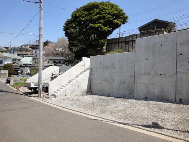 Local photos, including front road. Car space two Allowed