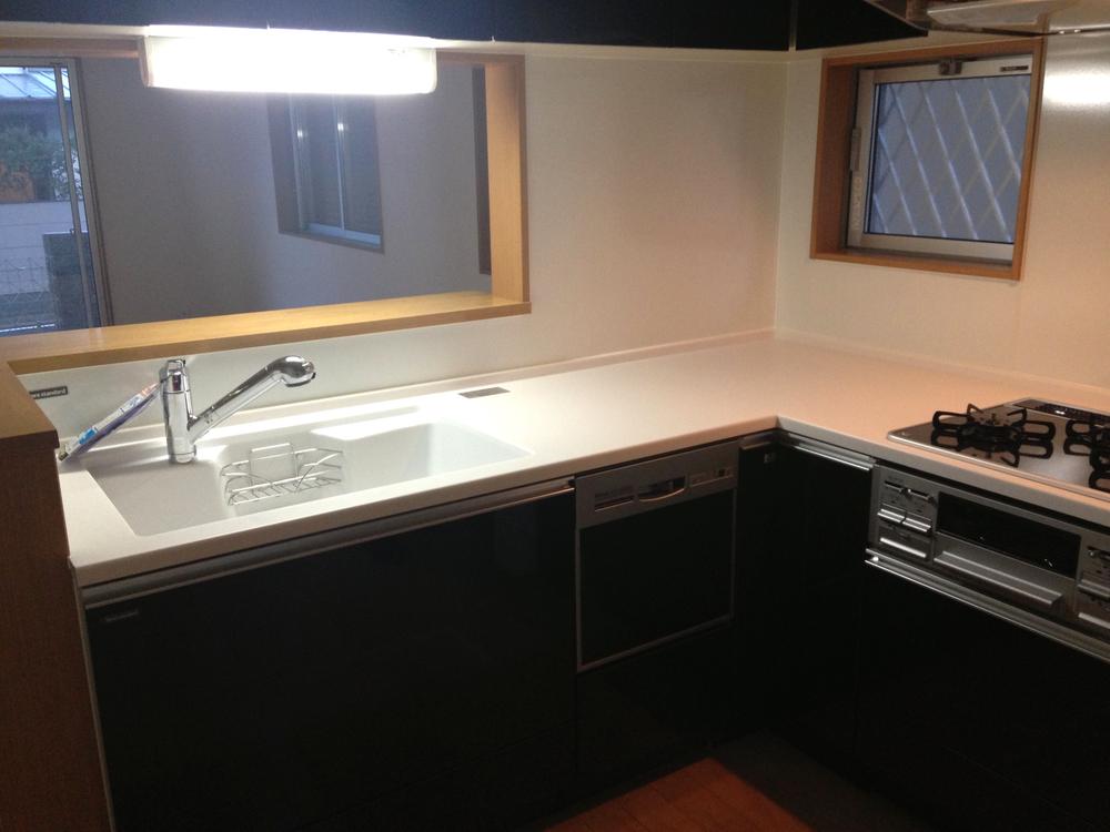 Kitchen. Dishwasher and water purifier is also standard equipment (local photo)