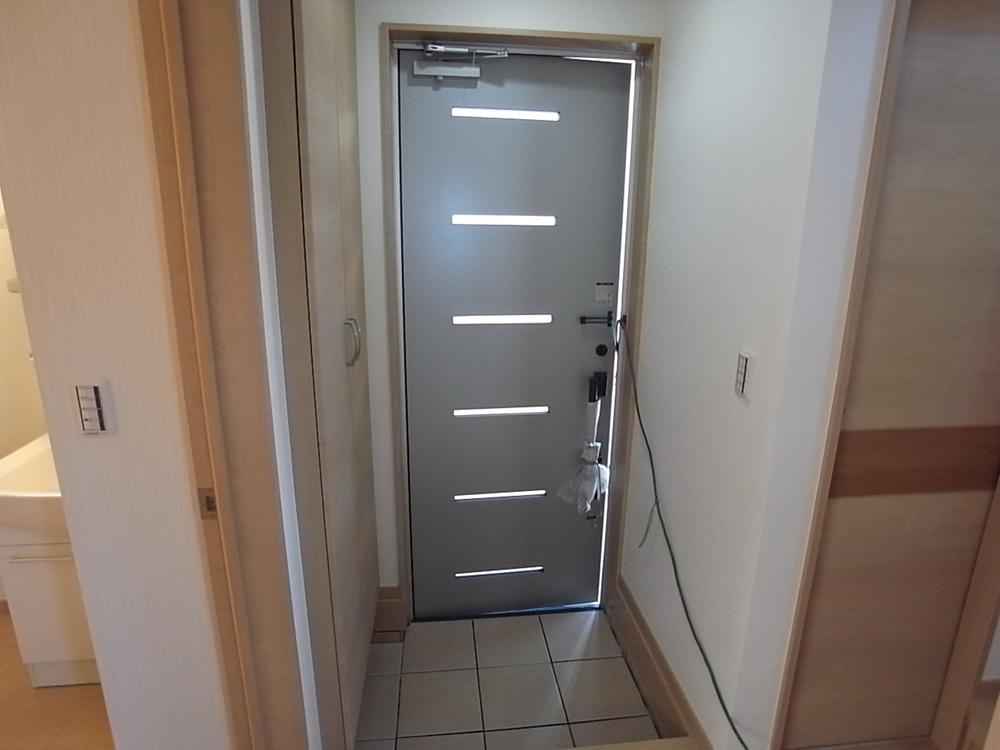 Entrance. Local (12 May 2013) Shooting