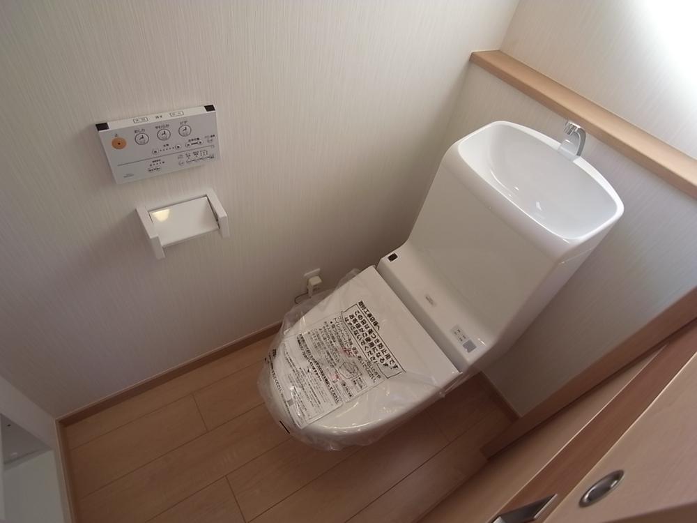 Toilet. Indoor (12 May 2013) Shooting