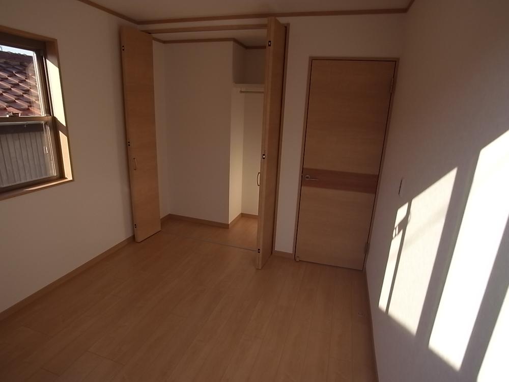 Non-living room. It is the room to plug the sunshine.