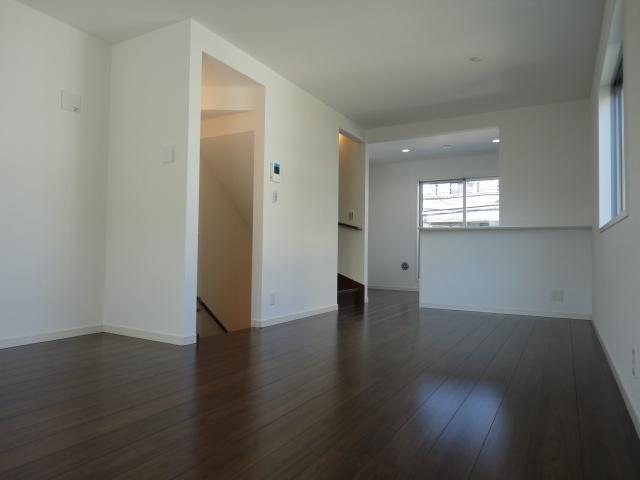 Same specifications photos (living). Example of construction living