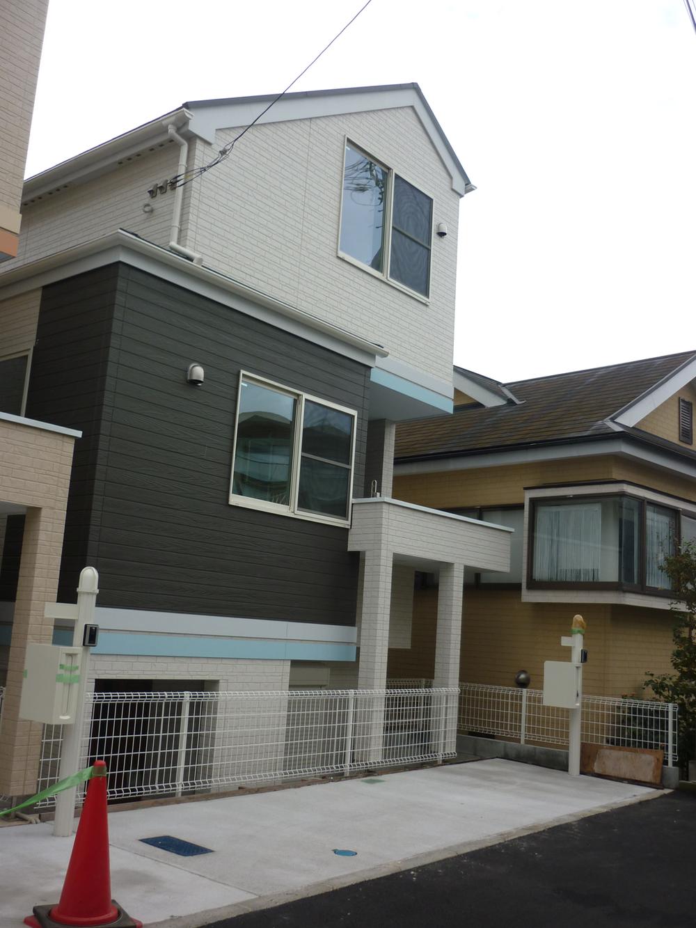 Local appearance photo. Local (11 May 2013) Shooting