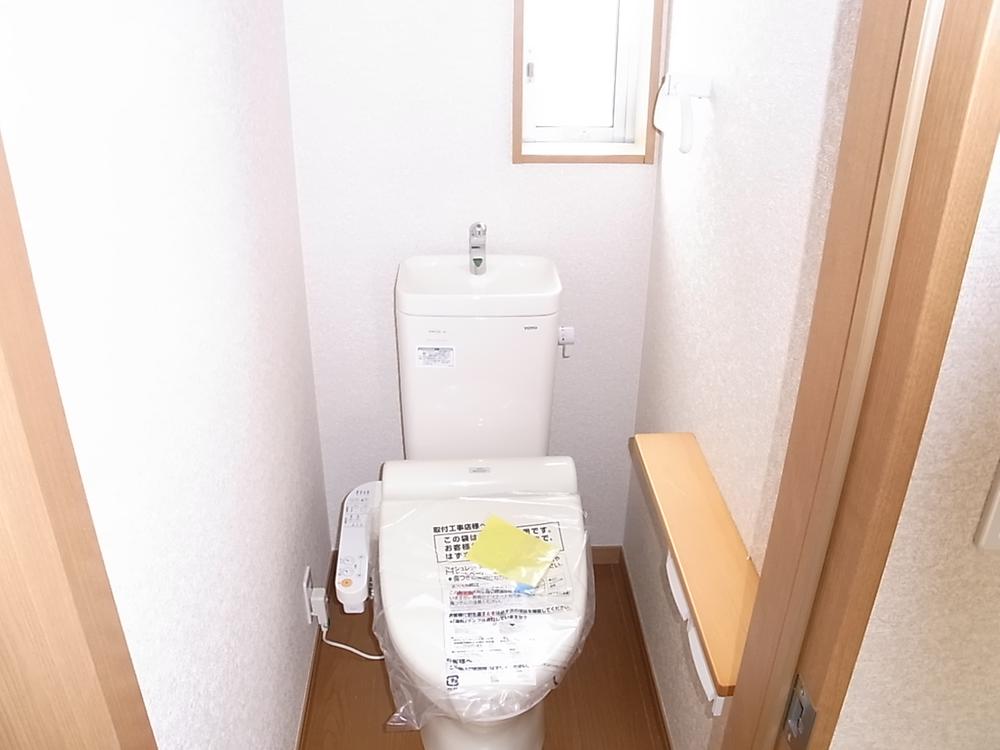 Toilet. Indoor (11 May 2013) Shooting