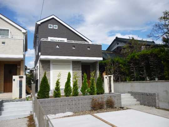 Local appearance photo. South side about 6m road