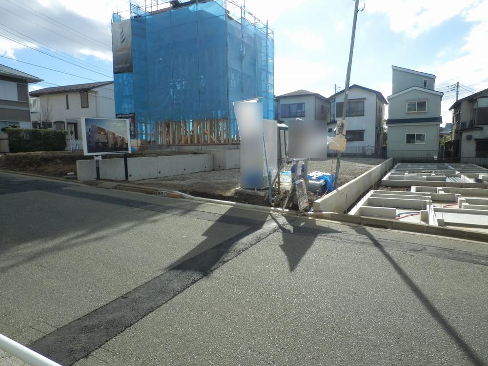 Local appearance photo. Local is per yang good! Front road is also widely, Very good location! 