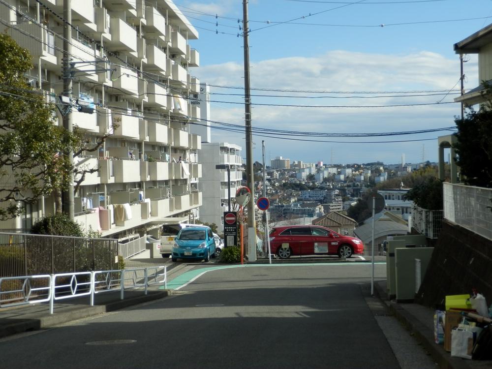 Local photos, including front road. Local is per yang good! Front road is also widely, Very good location! 