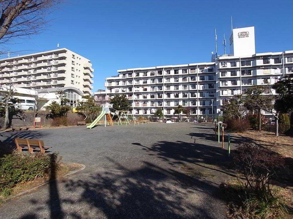 park. Thank park outside a large number in the 200m around to Hino Goshogadani second park.