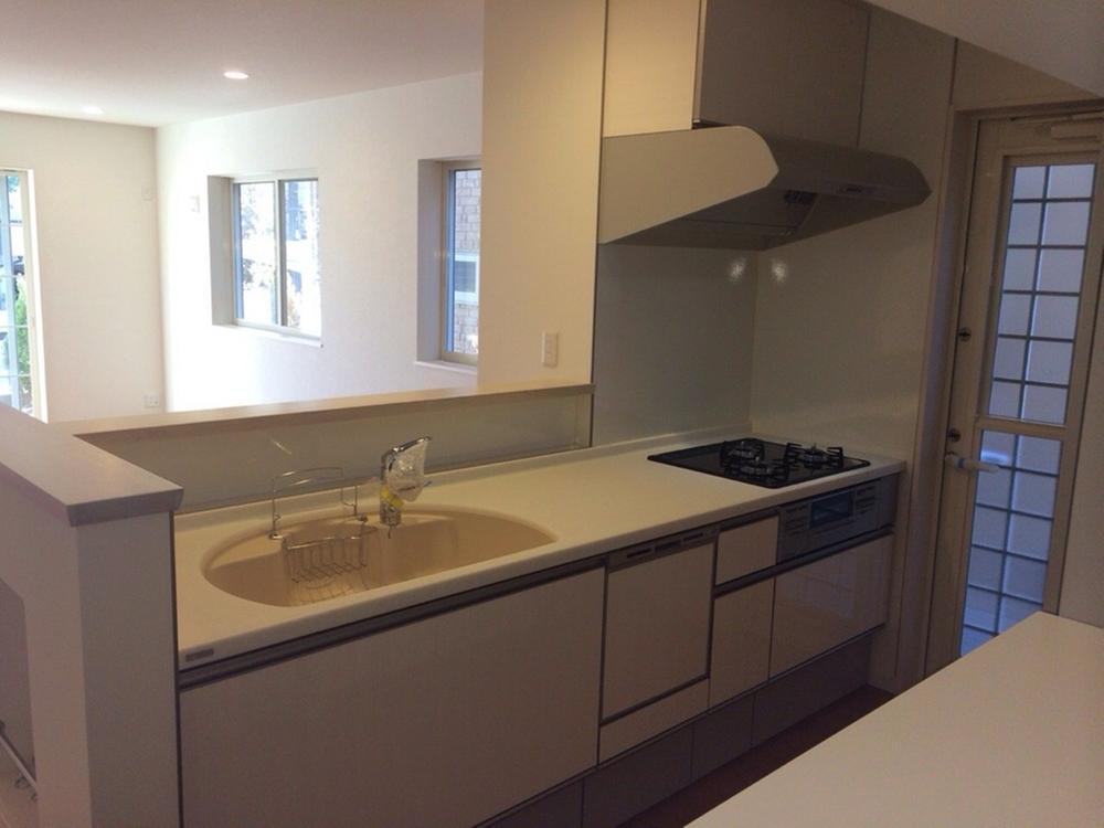 Kitchen. Indoor (12 May 2013) Shooting