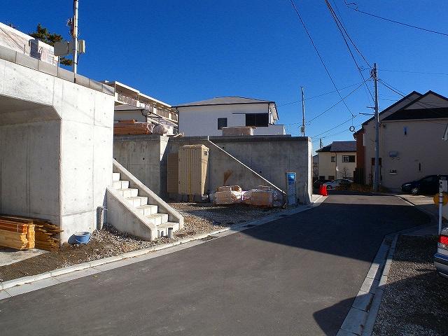 Local photos, including front road. Local (12 May 2013) Shooting