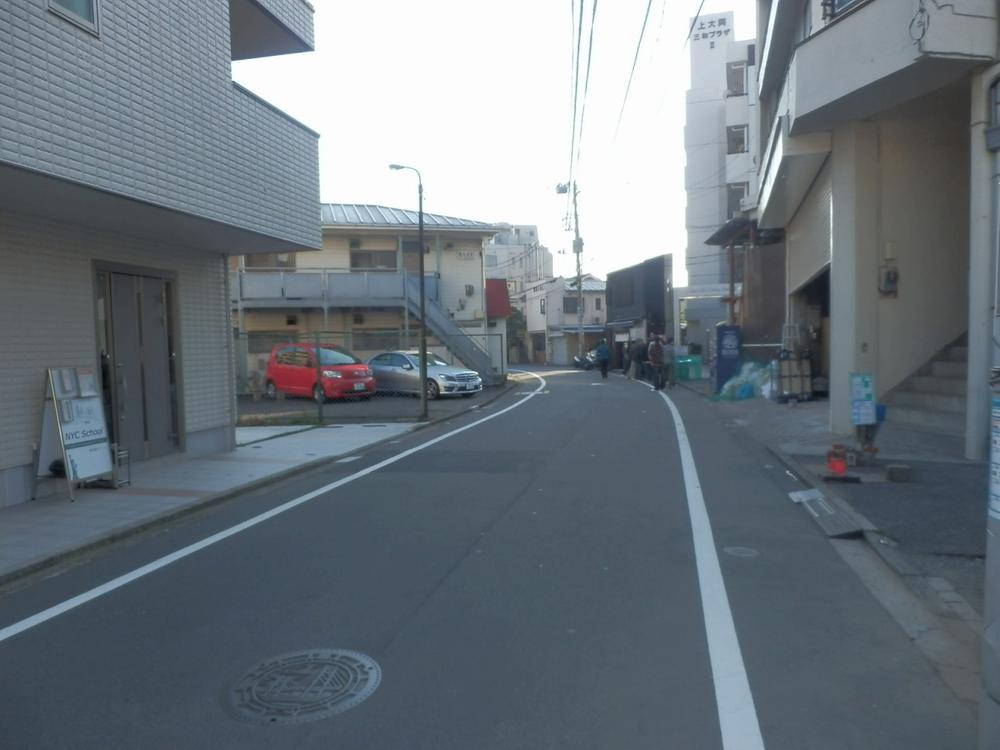 Local photos, including front road. Local (11 May 2013) Shooting It is a photograph of local, including front road! Public road is 6.4m