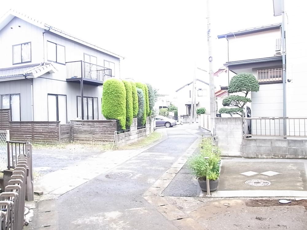 Local photos, including front road. Local (11 May 2013) Shooting