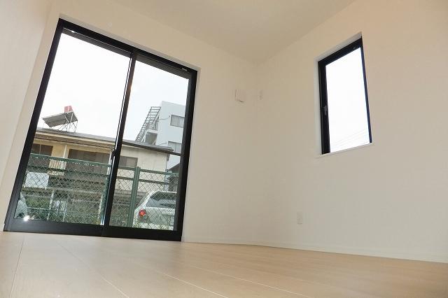 Non-living room. First floor 5.25 Pledge east side room (December 20, 2013) Shooting