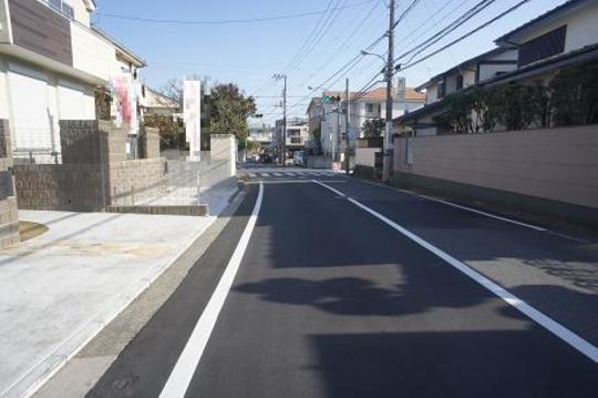 Local photos, including front road. Frontal road