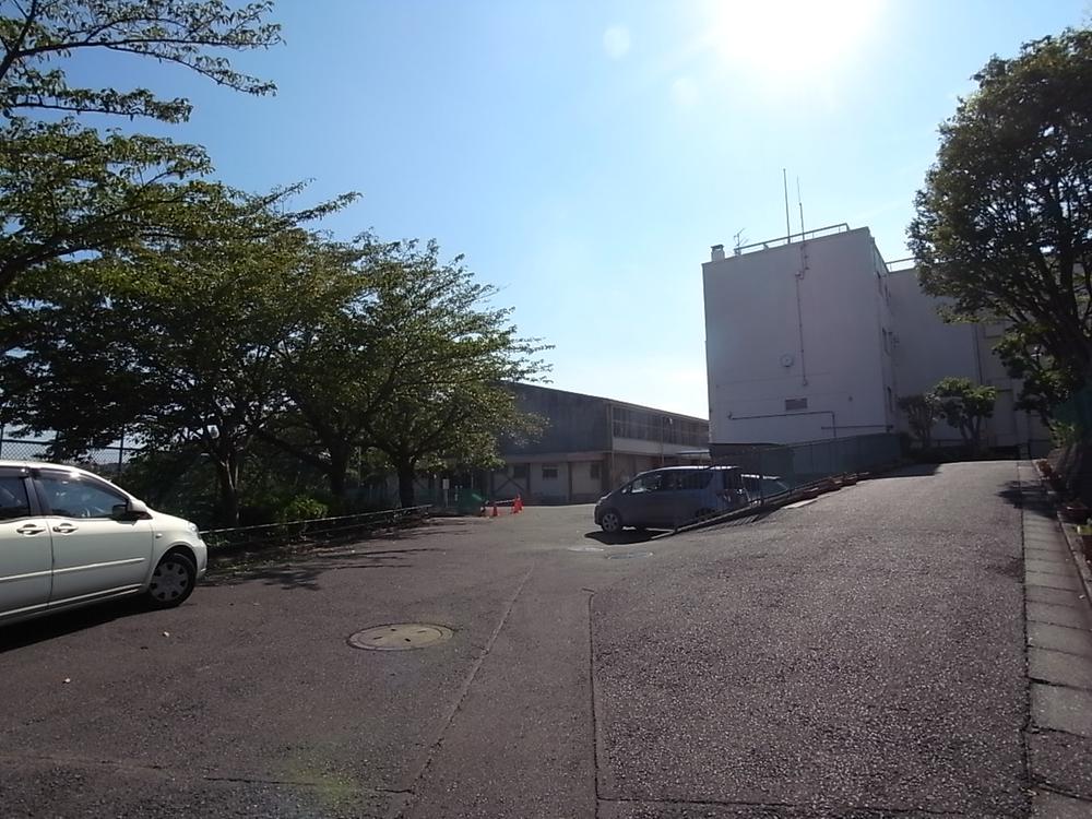 Junior high school. Serigaya is safe distance to 500m school until junior high school.