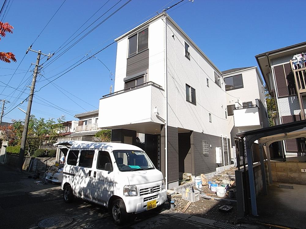 Local appearance photo. Sunny local. Local (11 May 2013) Shooting