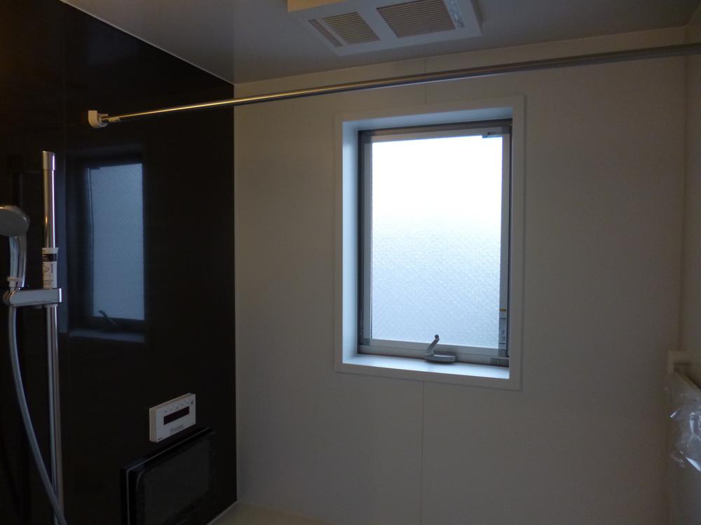 Non-living room. B Building With bathroom dryer!