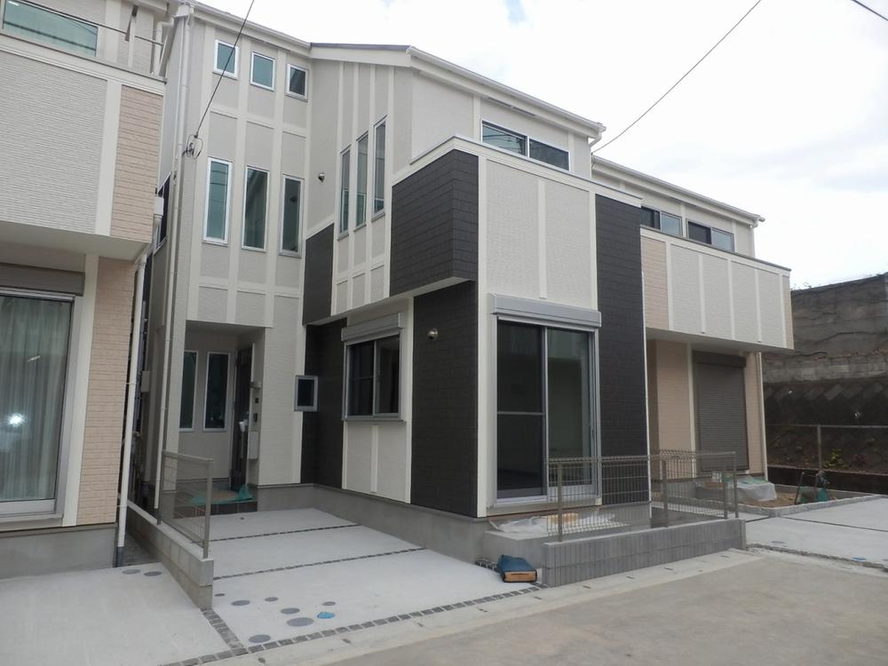 Local (12 May 2013) Shooting 4 Building appearance