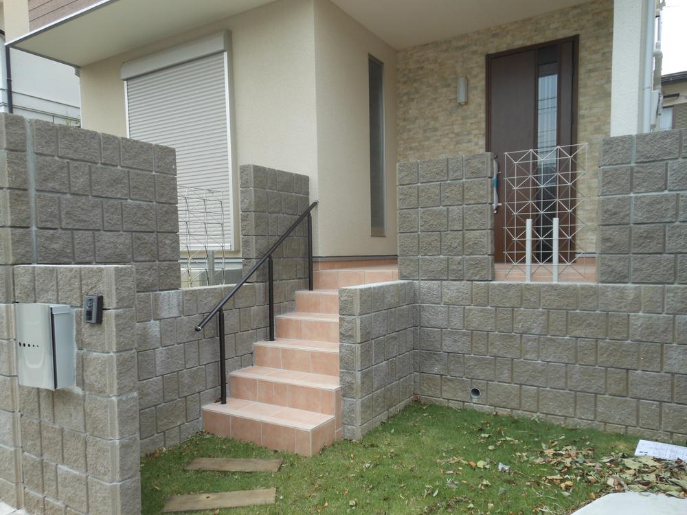 Entrance. Local (10 May 2013) Shooting