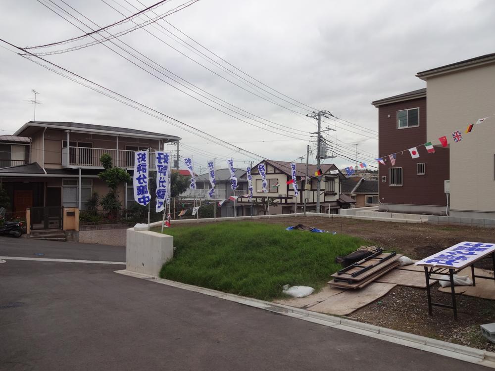 Local photos, including front road. Local (10 May 2013) Shooting