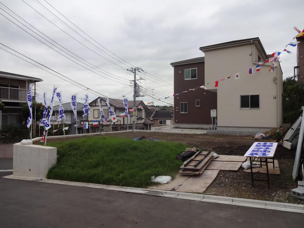 Local photos, including front road. Local (10 May 2013) Shooting