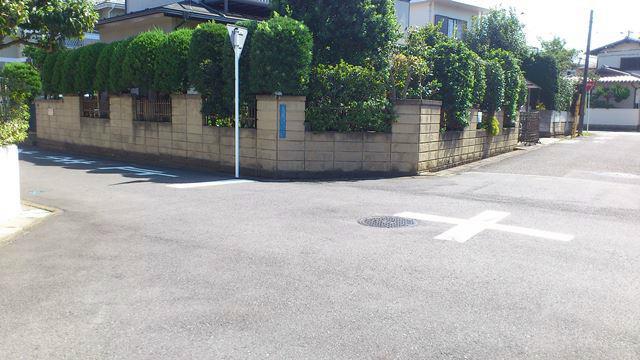 Local photos, including front road. Front road is 2 Direction both width about 5m