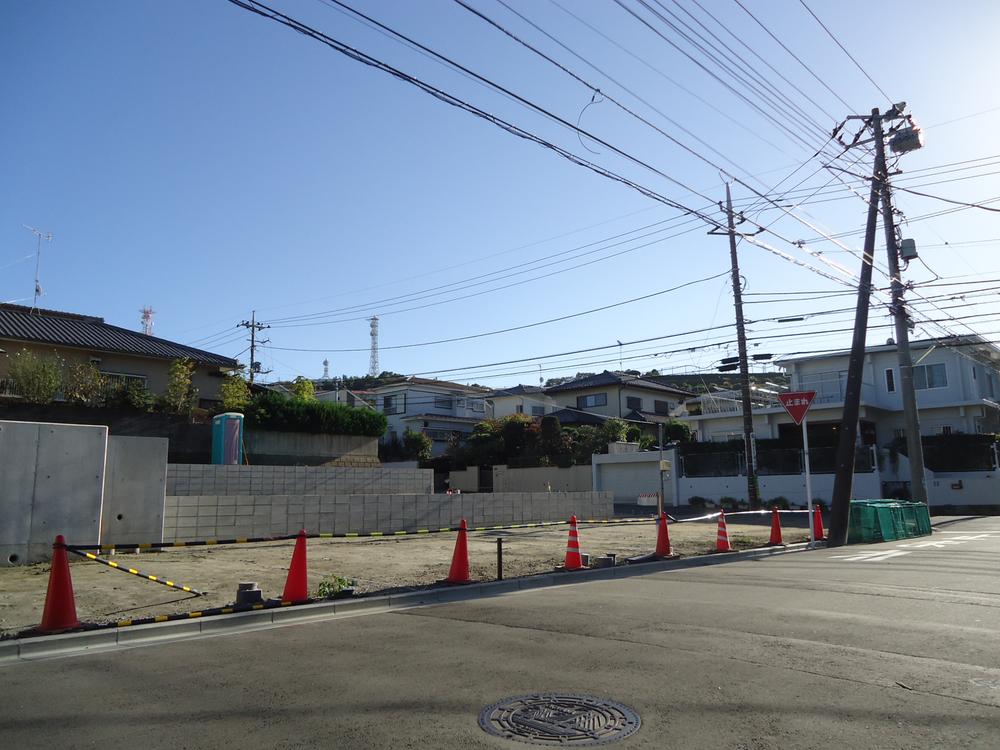 Local photos, including front road. Local (10 May 2013) Shooting