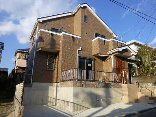 Local appearance photo. From the front road