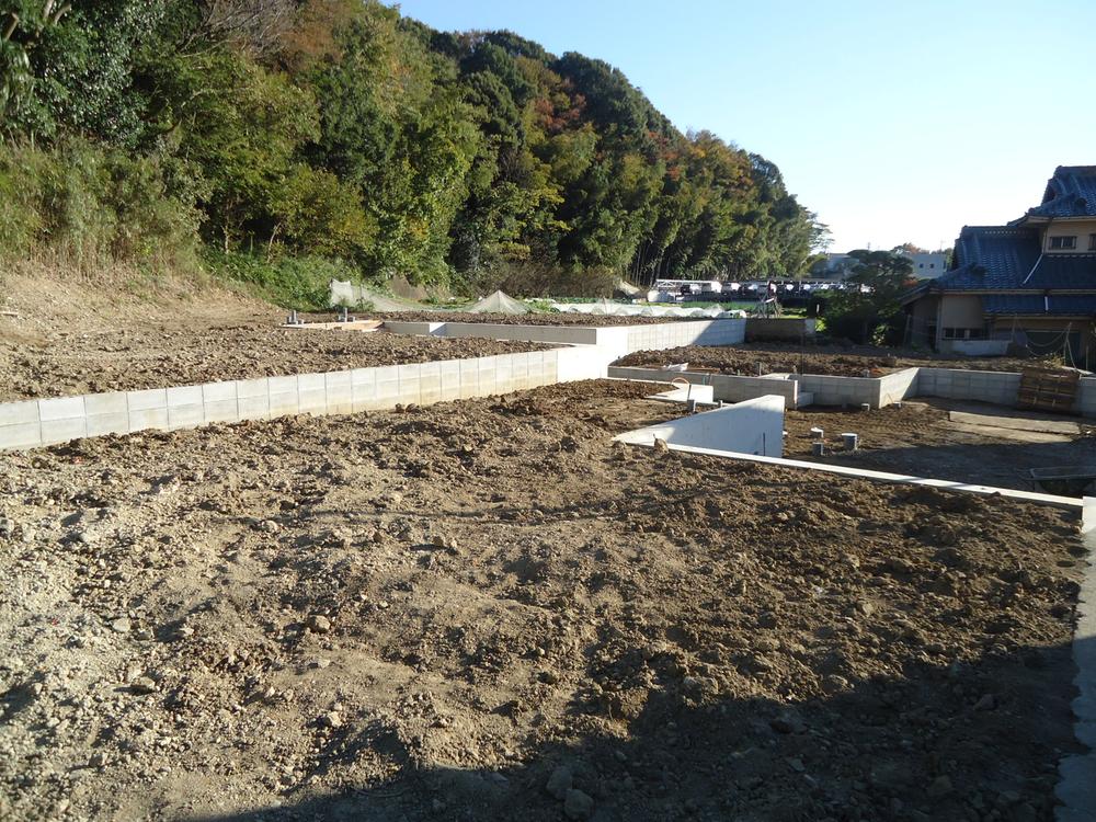 Local photos, including front road. Local (11 May 2013) Shooting