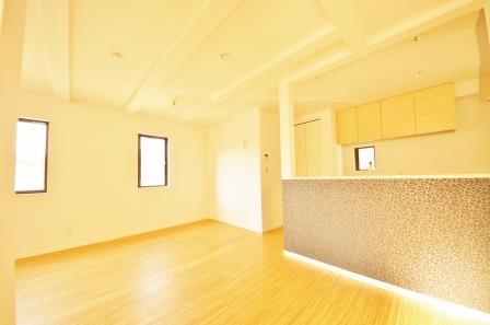 Living. Indoor (12 May 2013) Shooting, Easy-to-use face-to-face kitchen. 