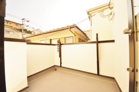 Balcony. Local (12 May 2013) Shooting, The second floor is also easy-to-use balcony with depth. 